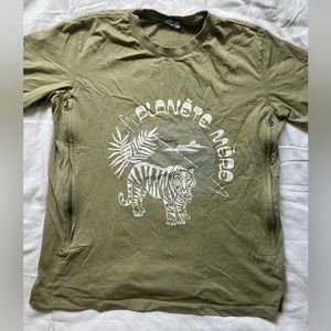 Tajinebanane Breastfeeding / Nursing Maternity Shirt Like New